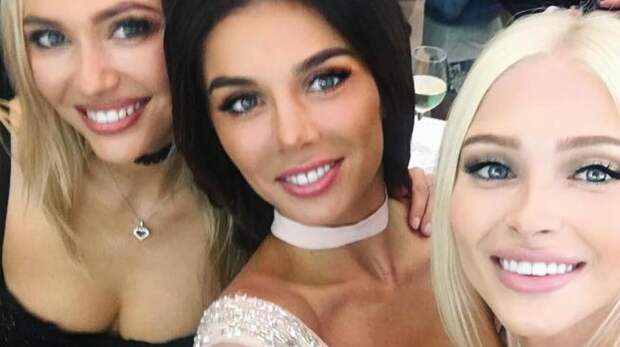 «2026-й — это новый 2016-й»: лучшие фото знаменитостей из нового тренда