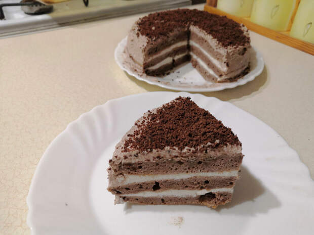 Этот шоколадный торт с творожным кремом получился таким нежным, что все просили добавки. Вкусно и без вреда для фигуры