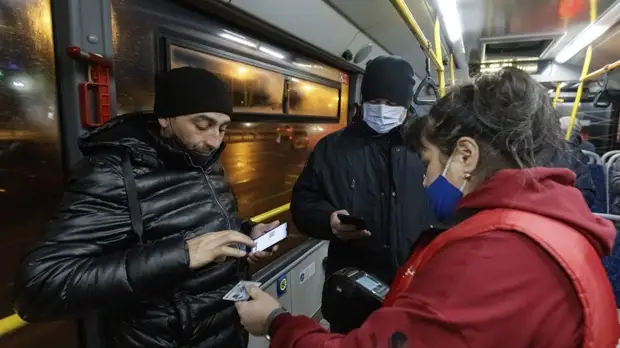 Глава фракции ЕР Васильев заявил, что проект о QR-кодах на транспорте будет дорабатываться