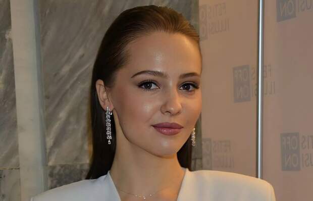 Её называли «однолюбом»: как Юлия Хлынина, покорив Райкина и миллионы зрителей, пережила три громких расставания, а её сердце «давно свободно»