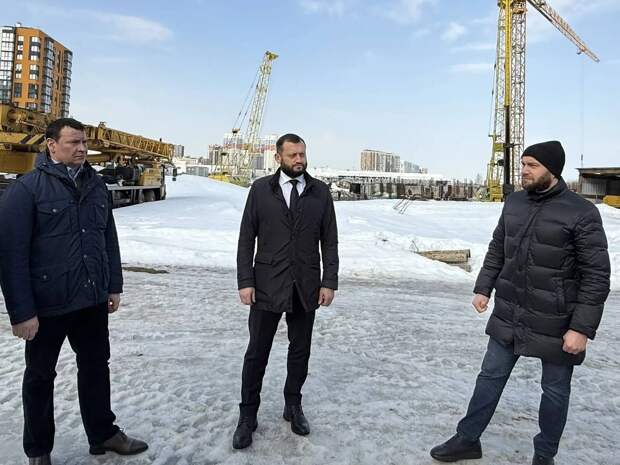 Глава Рязанского округа вновь поручил усилить контроль за соблюдением графиков строительства школы в Дядькове