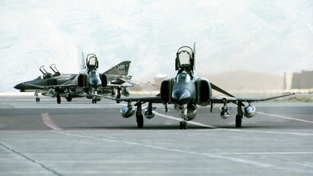 "Непрекращающаяся война": США стянули к Ирану мощнейшую авиагруппировку