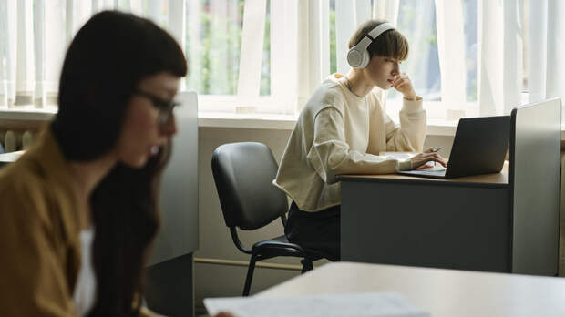 Рособрнадзор объявил предостережения семи вузам