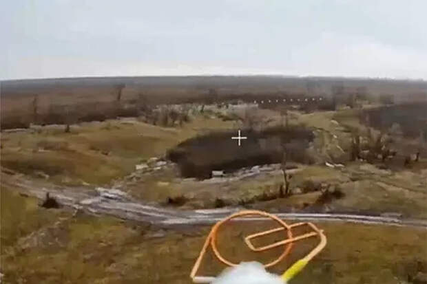 Боец ВСУ попытался поймать FPV‑дрон рукой — момент попал на видео