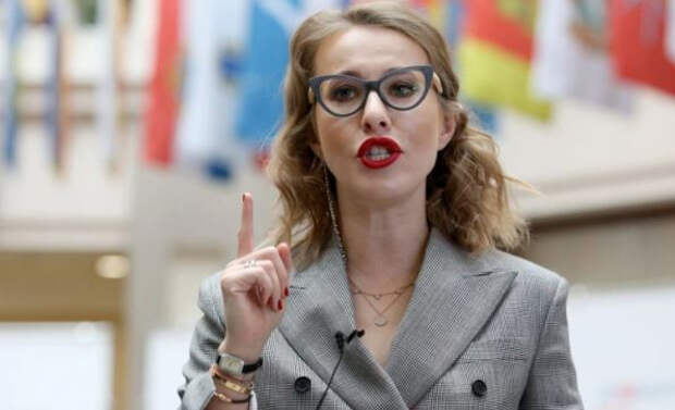 Ксения Собчак резко ответила критикующим ее внешность россиянам