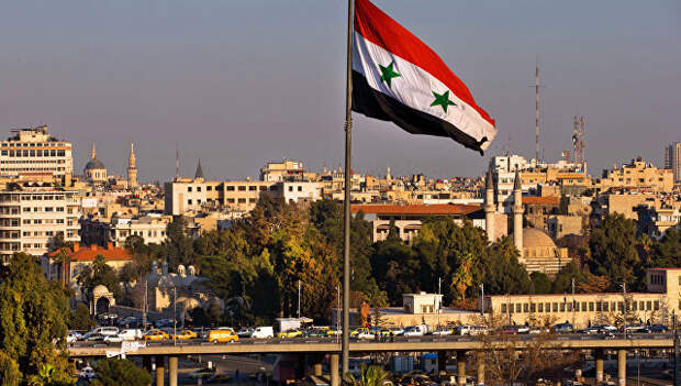 Флаг Сирии на улице Дамаска. Архивное фото