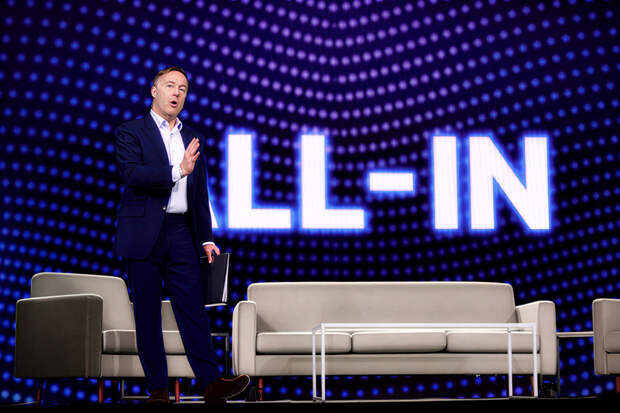 Старые разборки в новом свете. Как письма Эпштейна вновь поссорили IT-магнатов