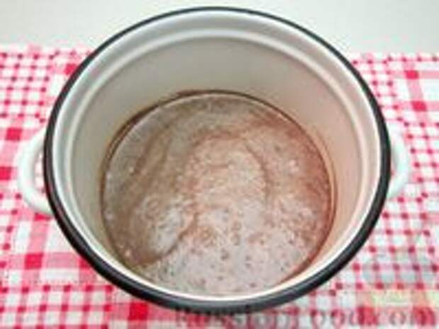 Фото приготовления рецепта: Шоколадная рисовая каша на молоке - шаг №4