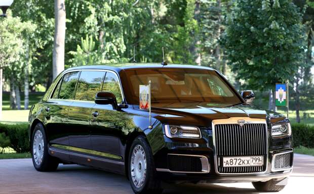 Смольный потратил 75 млн рублей на новую машину, чтобы удивлять своих гостей