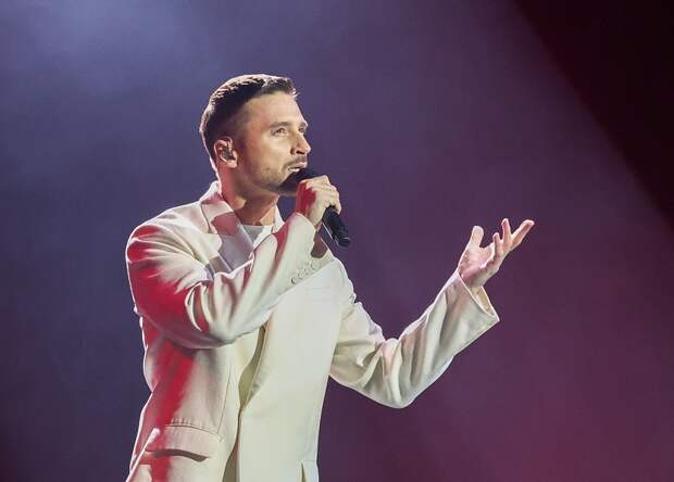 Сергей Лазарев сходил в кафе с онкобольной поклонницей после отмены концерта