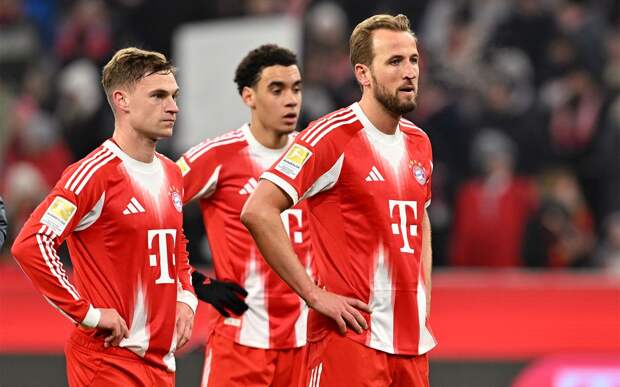 «Бавария» потерпела первое поражение в сезоне в Бундеслиге, проиграв дома «Аугсбургу» в 19-м туре