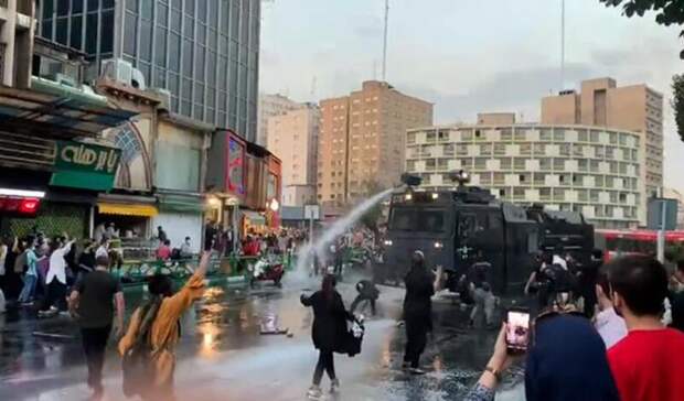 Пять человек погибли в Иране во время протестов из-за смерти Махсы Амини