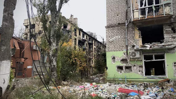 В этих домах на левом берегу уже никто не живет В этих домах на левом берегу уже никто не живет
