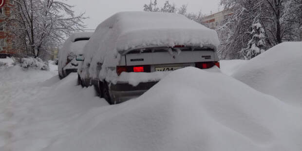 Сильный снегопад в Севастополе оставил без света несколько районов