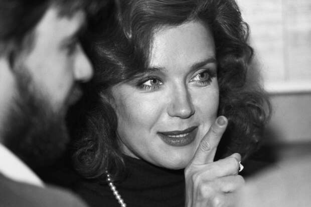 Лукашенко поздравил актрису Ирину Алферову с днем рождения