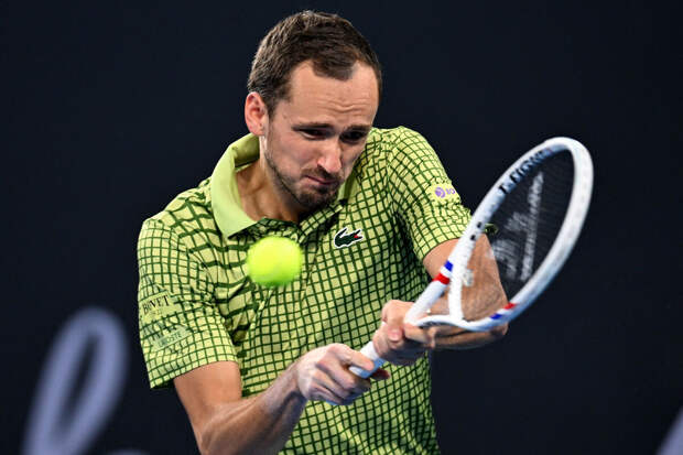 Медведев в трех сетах проиграл Тьену в 1/8 финала Australian Open
