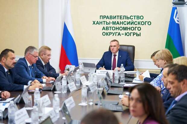 Власти ХМАО направят 1 млрд рублей на выплаты пенсионерам к 95-летию региона