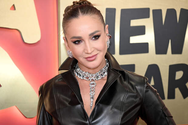 Певица Бузова пошутила, что приехала в город невест за женихом