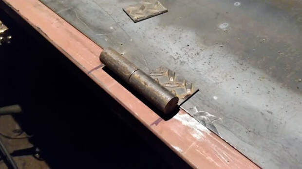 Как правильно приварить петли на стальную дверь или калитку