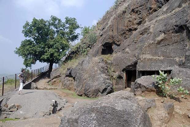 Пещерный буддистский монастырь Бхаджа (Bhaja caves)