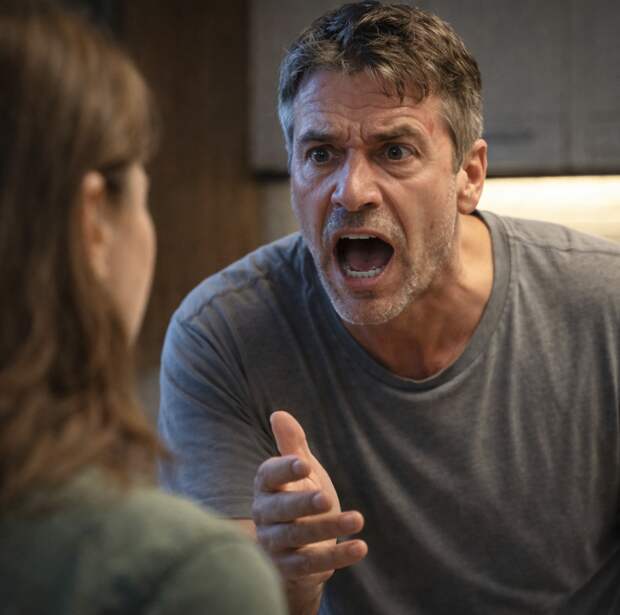 Муж тайком приобрёл жильё и записал его на свекровь.