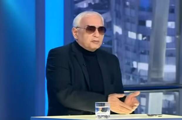 Вы знали, что чаще всего фразу "География это судьба" повторяют артисты "Квартала-95", в одночасье оказавшиеся в начальственных кабинетах - в зеленом, карго и Brioni?-13