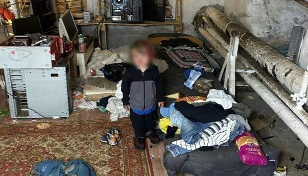 Дети, найденные в подвале дома в Петербурге, заболели корью