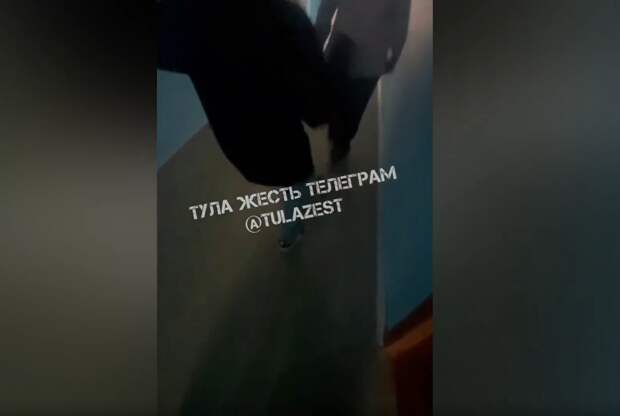 В Туле школьница из Центра образования №27 пнула педагога: инцидент попал на видео