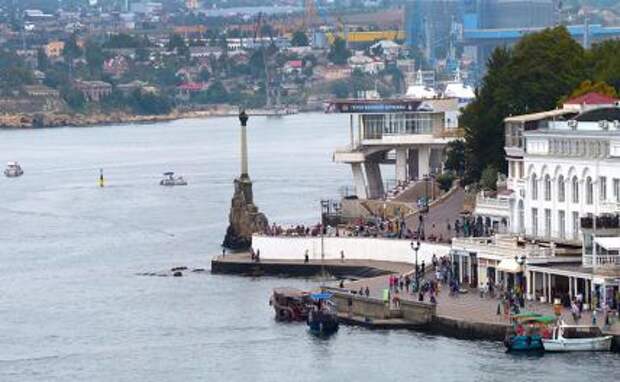 У Севастополя пляжи отжимают