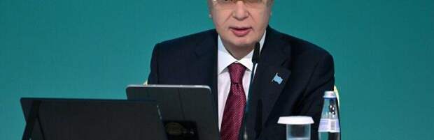 Токаев поздравил казахстанцев с Днем благодарности