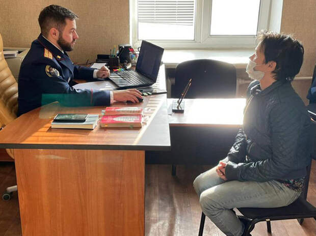 Друзья пожалели женщину, чуть не уморившую голодом своих младенцев