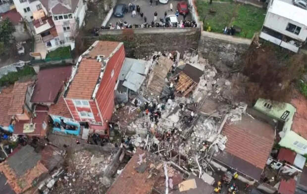 Названа причина обрушения жилых домов в Стамбуле