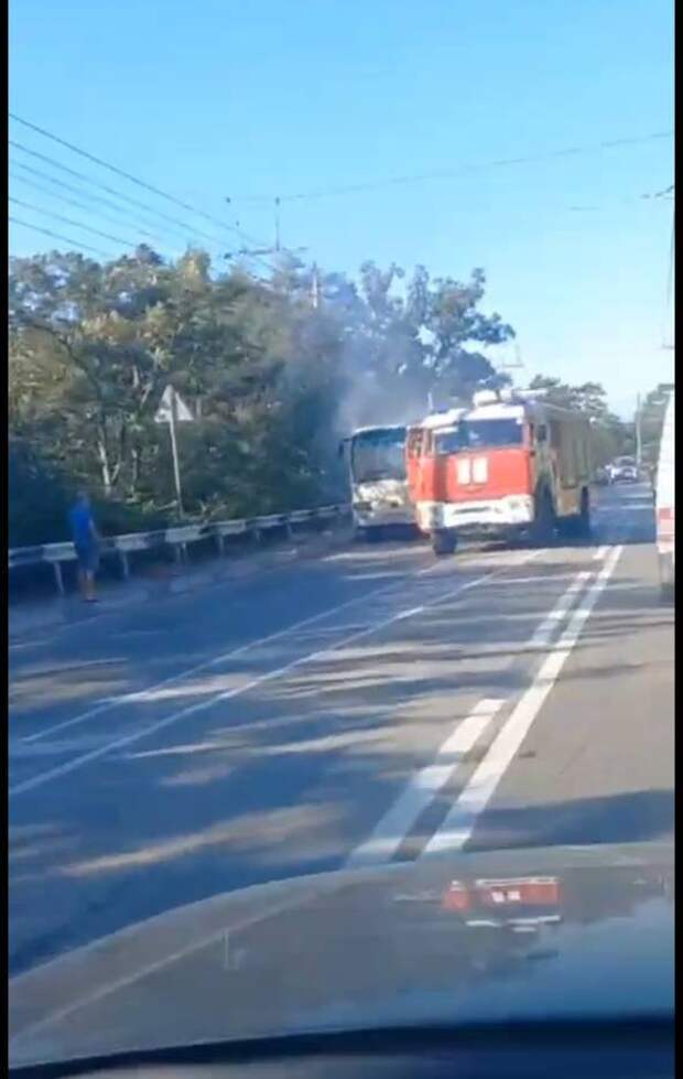 На ЮБК в районе посёлка Никита загорелся рейсовый автобус