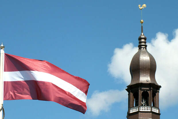Дипломат Гузь заявил, что около тысячи россиян были вынуждены покинуть Латвию