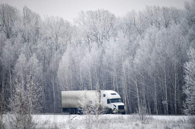 Фуры намертво заблокировали въезд в Москву и область по двум шоссе
