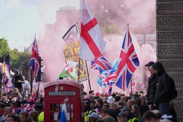 Протесты в Великобритании — сколько подданных Карла Третьего вышло на улицы. Фото © ТАСС / AP / Joanna Chan