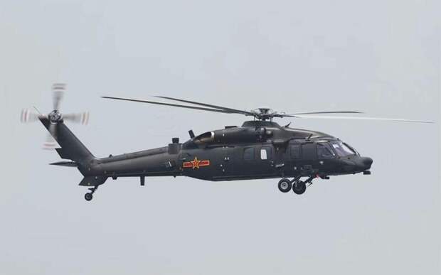 Z-20 и впрямь заметно напоминает "Чёрного ястреба", хотя китайцы утверждают, что конструктивнео они сильно отличаются. Он проектировался специально для УДК тип 75, но так до сих пор и не встал полноценно в строй. Фото SOHU
