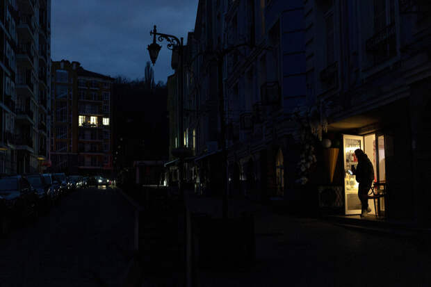 В Киеве атаковали семь энергообъектов, после чего город остался без света