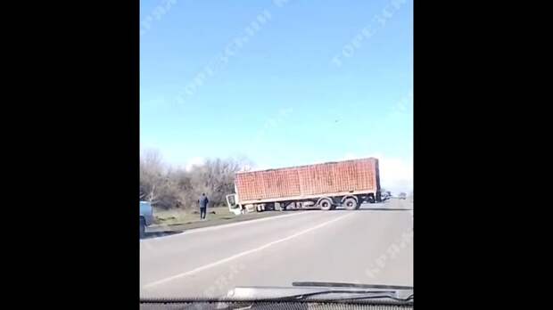 Авария на дороге между Торезом и Шахтёрском.
