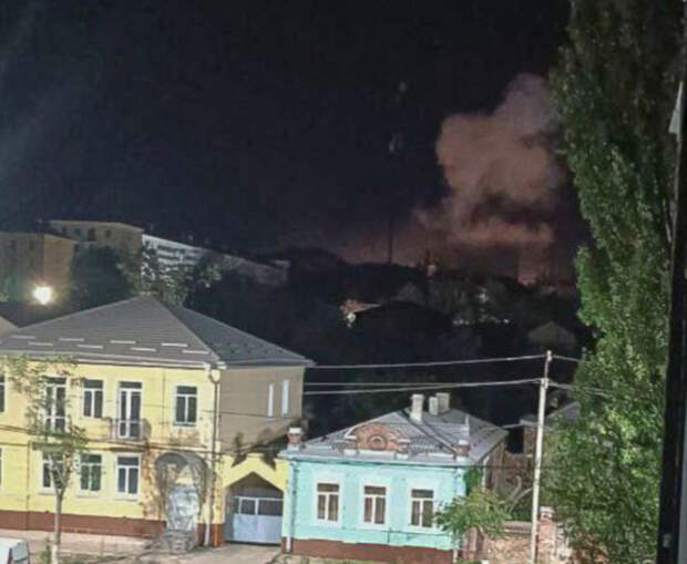 Ночная атака на Мариуполь: черные клубы дыма в центре горда