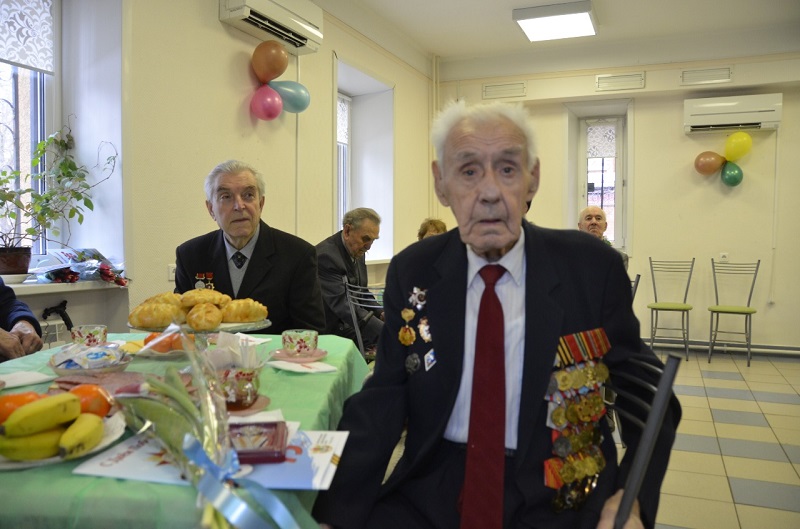 награждение ветеранов медалями 75 лет победы аркадий русских (2)
