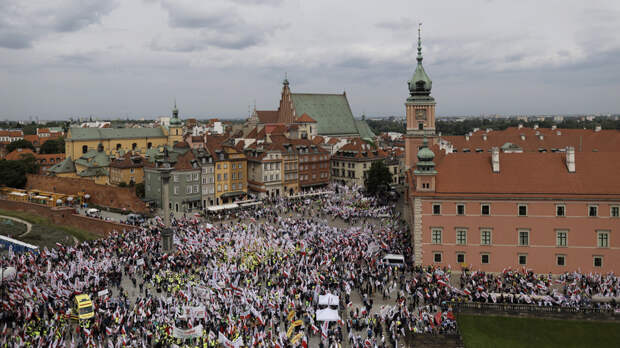 В Варшаве началась многотысячная акция протеста фермеров