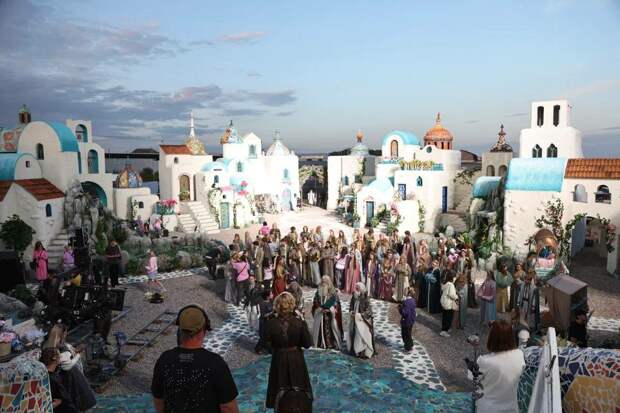 Церкви без крестов, слово "русский" Пушкина тоже убрали.  Что это за провокация в новой "Сказке о царе Салтане"?