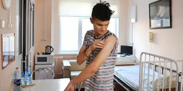 Вакцинация подростков против коронавируса внесена в календарь профилактических прививок