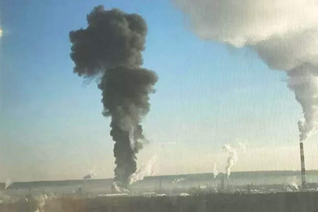 Появилось видео с пожаром из атакованной дронами ВСУ Ухты