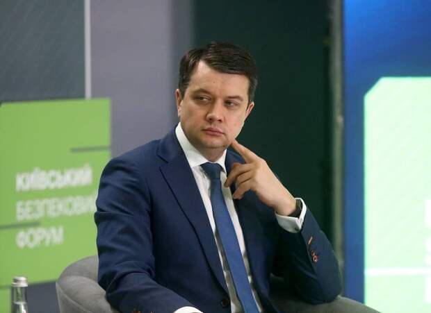 На Украине высмеяли давнее обещание советника Зеленского пить кофе в Ялте