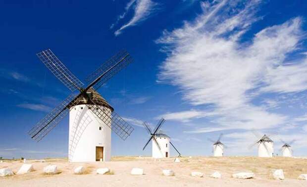 Ветряные мельницы Дон Кихота в Кастилии-ла-Манчи в Испании