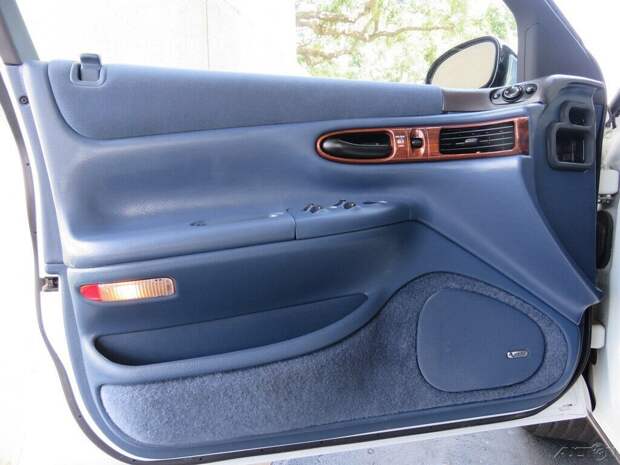 Chrysler Concorde 1994 года, который хранили в помещении с микроклиматом