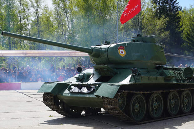 Легендарный Т-34 и СУ-76 показали свои возможности гостям Центрального парка Патриот
