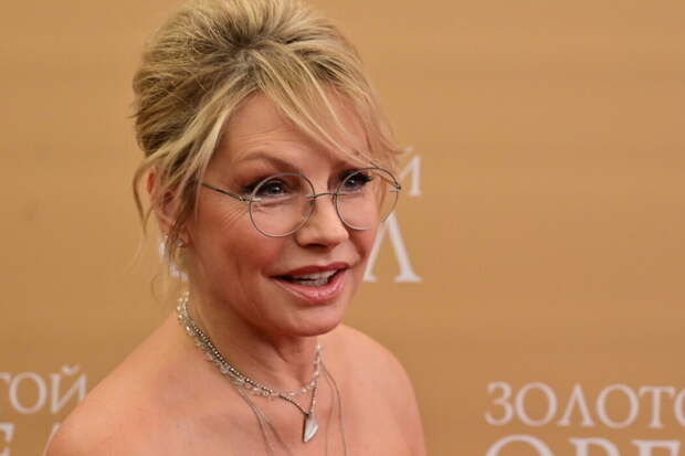 «Мы счастливы вместе»: Алена Бабенко впервые вышла в свет с мужем